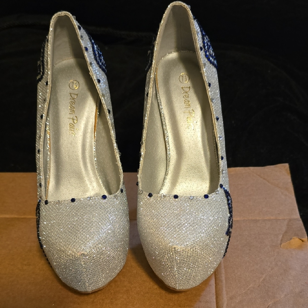 Dream Pairs Silver and Blue Heels - Picture 5 of 12